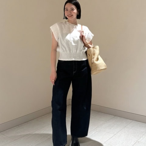 【おしゃれスナップ】シャルロットシェネやカルティエもジュエリーはゴールドで統一！｜岩田紗羅さん