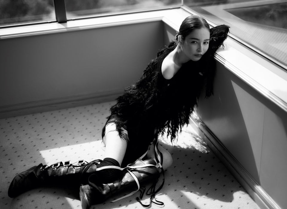 赤リップだけがアクセサリー。モデル・梨花が魅せる「生まれたての私」