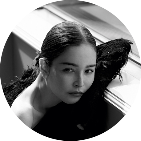 赤リップだけがアクセサリー。モデル・梨花が魅せる「生まれたての私」