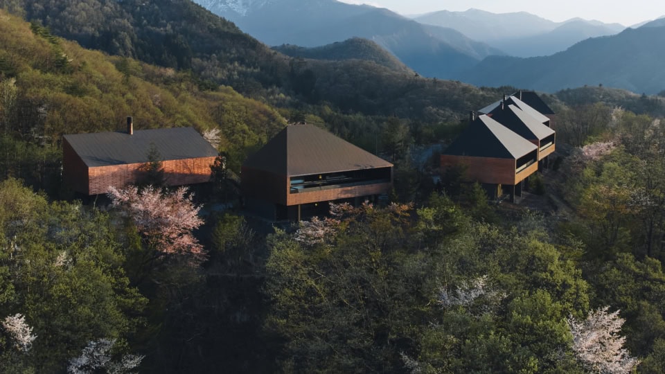 日本とは思えない景色に感動!群馬・みなかみの山頂に佇む【NOT A HOTEL MINAKAMI「TOJI」】をレポート