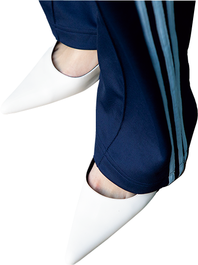 大流行の【トラックパンツ】をこの春、おしゃれ業界人はどう着こなしている？＜リアルスナップ3選＞