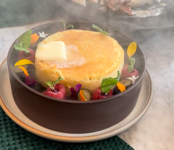 燻製パンケーキからイチゴ入りまで【2025年版】ハワイで絶対食べたい！最新の絶品パンケーキ4選