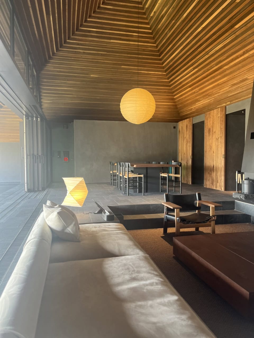 日本とは思えない景色に感動!群馬・みなかみの山頂に佇む【NOT A HOTEL MINAKAMI「TOJI」】をレポート