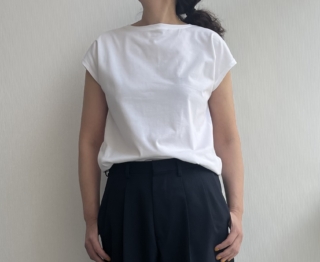 天竺編みフレンチスリーブTシャツ￥990（無印良品）