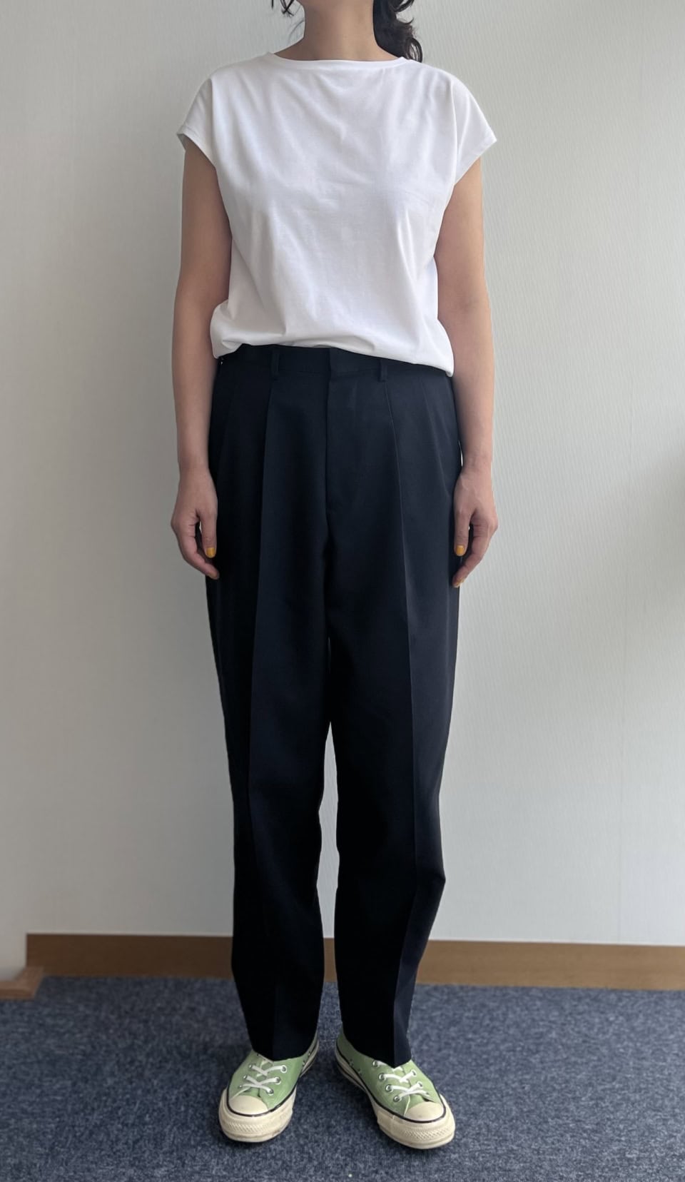 【天竺編みフレンチスリーブTシャツ】他のモデルと違って、スラックスとの合わせもどこか女性らしく見えるのも、フレンチスリーブTシャツの魅力だと思います