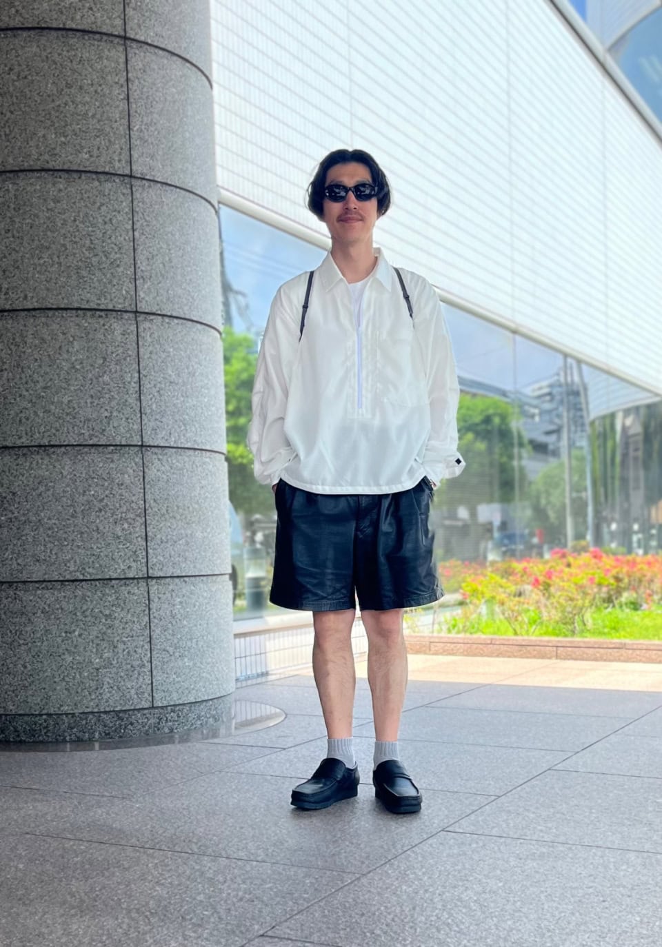 大人のショートパンツは「長袖シャツ」と「ショート丈ソックス」がベストバランス!【メンズ服に学ぶ】