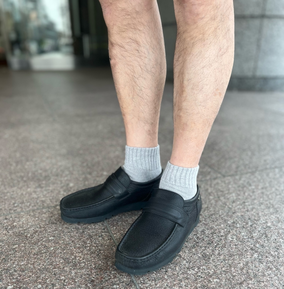 大人のショートパンツは「長袖シャツ」と「ショート丈ソックス」がベストバランス！【メンズ服に学ぶ】