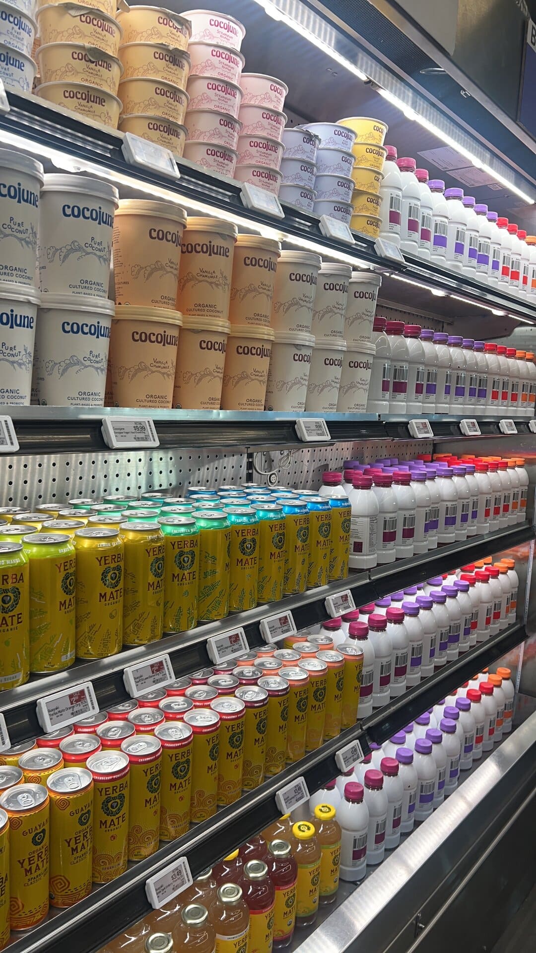 普段よく買うものをまとめてご紹介。ココナッツヨーグルトのようなニッチなアイテムでもErewhonには選びきれないほどの種類がずらっと並ぶのはやっぱりすごい。いろいろ試しています。