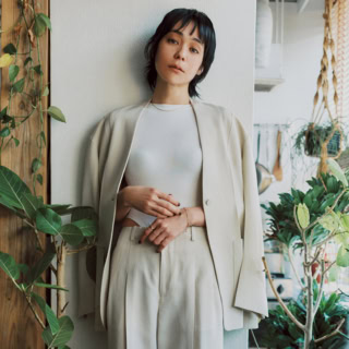 「シンプル」と「地味」は違います！加藤かすみが指南する【肌見せ・ランジェリー・丈選び】の正解
