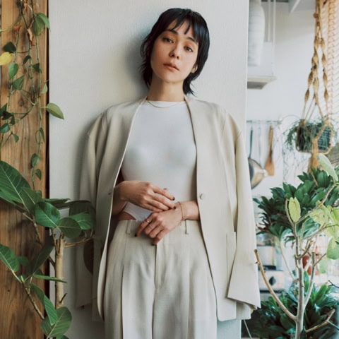 「シンプル」と「地味」は違います！加藤かすみが指南する【肌見せ・ランジェリー・丈選び】の正解