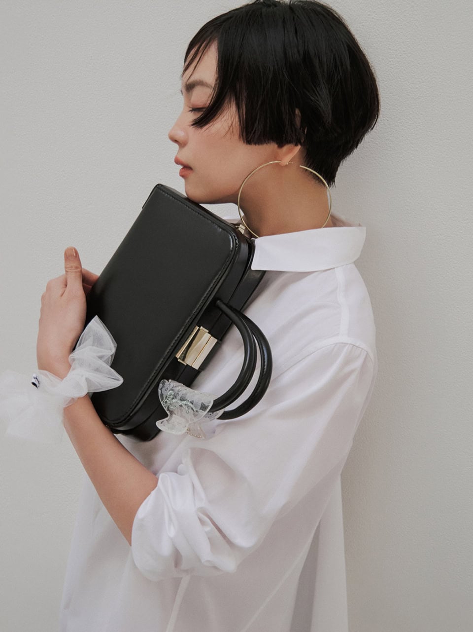 この夏「ビッグシャツ＋レギンス」はマスト！ K-POP歌姫の気分で選ぶ＆着るベーシック服のヒント