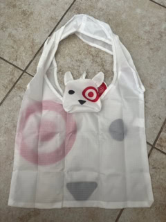 【ターゲット（target）】裏面はこちら。ポーチとバッグがコネクトしているので、ポーチをなくしてしまう心配もなし！
