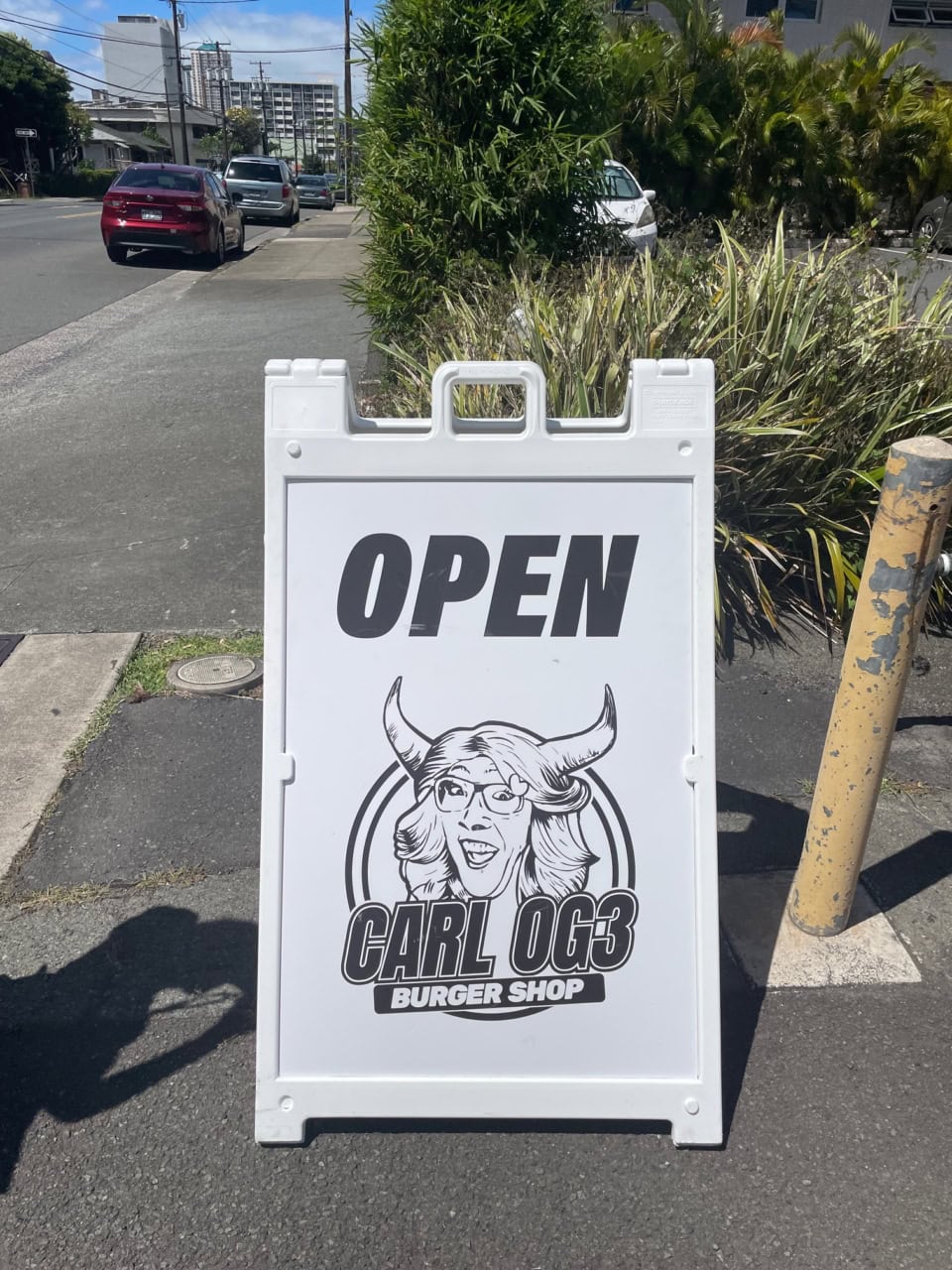 【Carl OG3 Burger Shop】このサインが目印です！