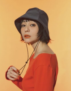 ハット¥8,910（スピード／ゴールドウイン）、トップス¥17,600（RHC／RHC ロンハーマン）