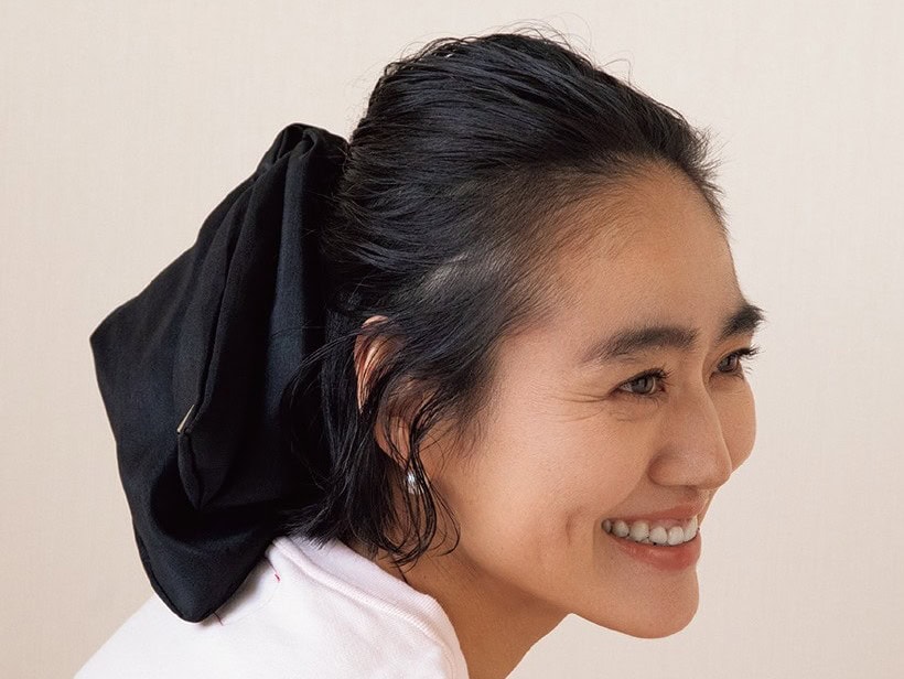 レースや黒リボンで40代にも可愛げを！ スタイリスト金子綾の春夏注目