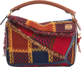 バッグ＜パズル10 タータン リエディション＞［H16.5×W24×D10.5cm］¥902,000（ロエベ／ロエベ ジャパン クライアントサービス）