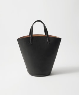 【&MYUQ（アンドミューク）】バッグ［H26×W（最大）32×D15㎝］¥18,700（アンドミューク／アマン）