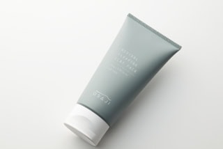 ニュートラル クリアリング クレイパック 180g ¥3,630（OSAJI）