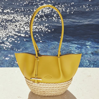 バッグ［H22×W31.5×D13㎝］¥168,300 ※日本限定色（トッズ／トッズ・ジャパン）