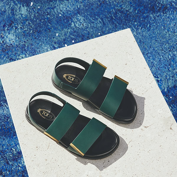 サンダル［ヒール1.5cm］¥116,600 ※日本限定色（トッズ／トッズ・ジャパン）