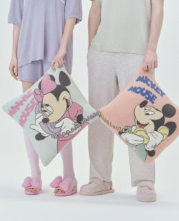 ©︎Disney Mickey/Minnie ジャカードクッションカバー ¥7,480