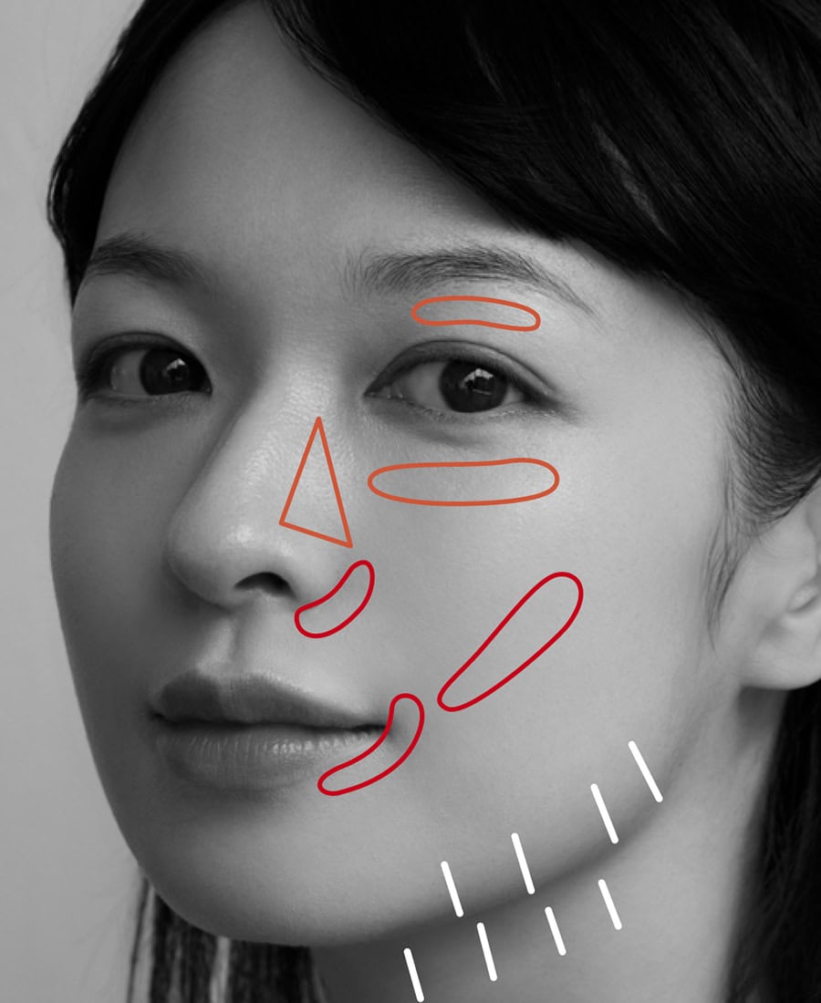 【STEP 1】bのUVを全顔と首になじませたら、c右のオレンジを鼻の側面、目の下、まぶたにのせて鼻の広がりやクマや凹みをカバー。cの2色を混ぜて小鼻、口角に、さらに頰がこけて見える人は頰の影の部分にのせる。コンシーラーはなじませず、ダイレクトにdのクッションファンデをaのスポンジで全顔に薄く重ね、コンシーラーとブレンドするようになじませる。フェイスラインにeで線を描き、aのスポンジでしっかりなじませれば、スッキリ引き締めて見せられる。