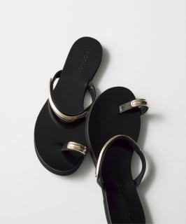 ［ヒール1.4㎝］¥28,600（ラオコンテ／トゥモローランド）