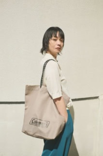 竹下玲奈さんが持つとなんでも洒落て見えるものですが、付録のバッグそのものもちゃんと洒落てますよ！
