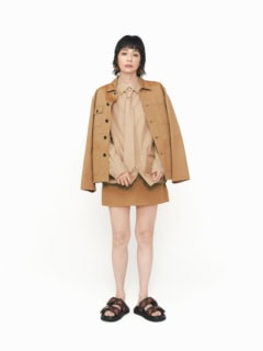 【巻頭特集PART5 狙い目なのは「サンダル」と「スニーカー」】愛らしい竹下玲奈さんがはいているのは、愛すべきルイ・ヴィトン様のチェリー柄モノグラムのサンダルです。欲しすぎるにもほどがあるよねー！