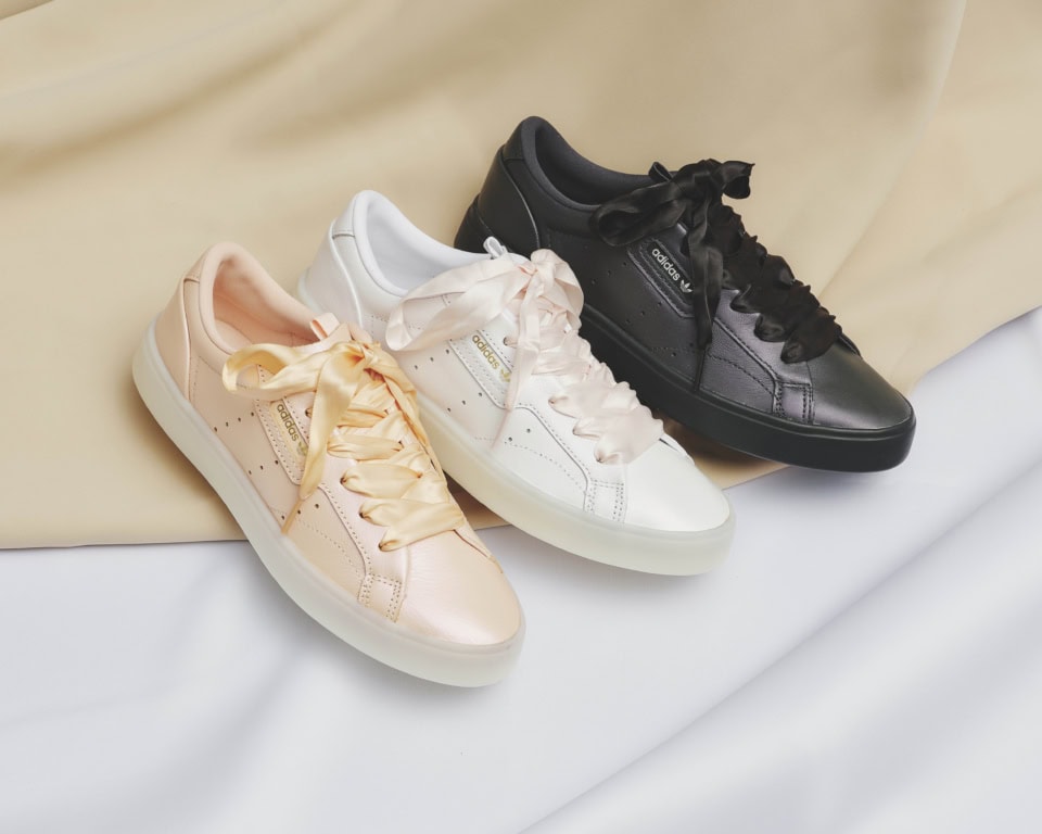 【ABCマートで見つけた】シューレースがリボンに!旬のバレエコアをアピールできる【adidas Originals】の「SLEEK」は大人に激推し!