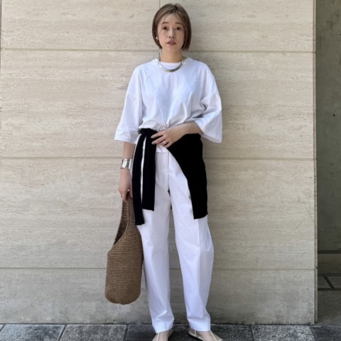 【40代スナップ】夏のオールホワイトは「七分袖」の白Tシャツで洒落感アップ！｜菊川智美さん