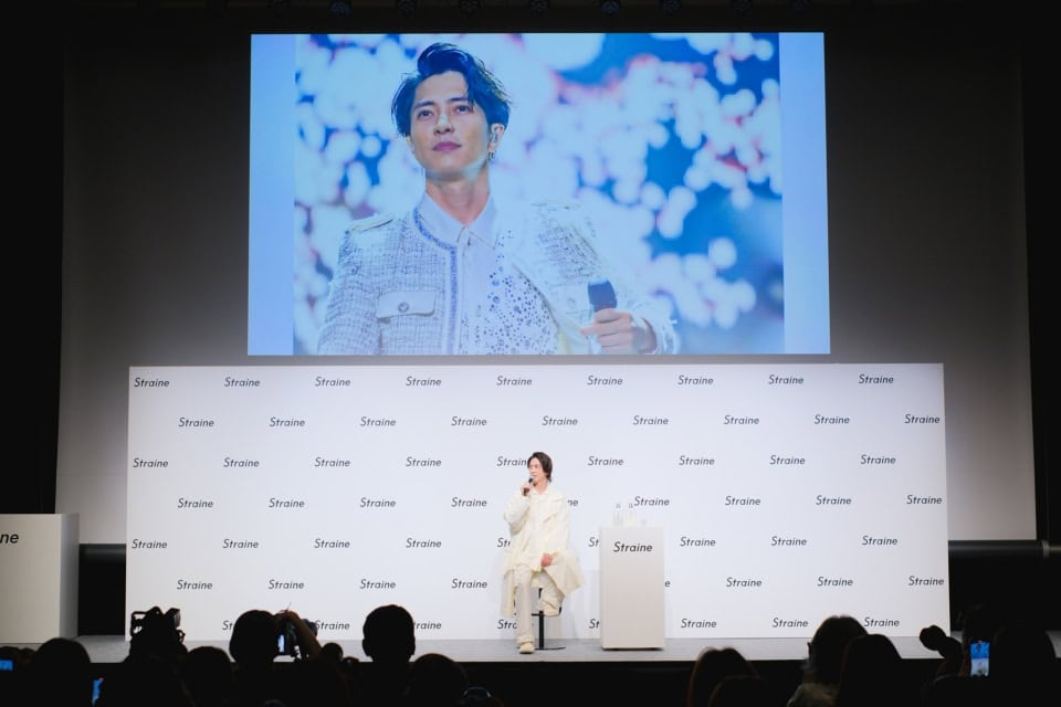 『TOMOHISA YAMASHITA ARENA TOUR 2023 -Sweet Vision-』でのヘアスタイルについて話す山下智久さん。