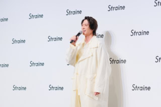 Straineブランド発表会に登壇した山下智久さん。