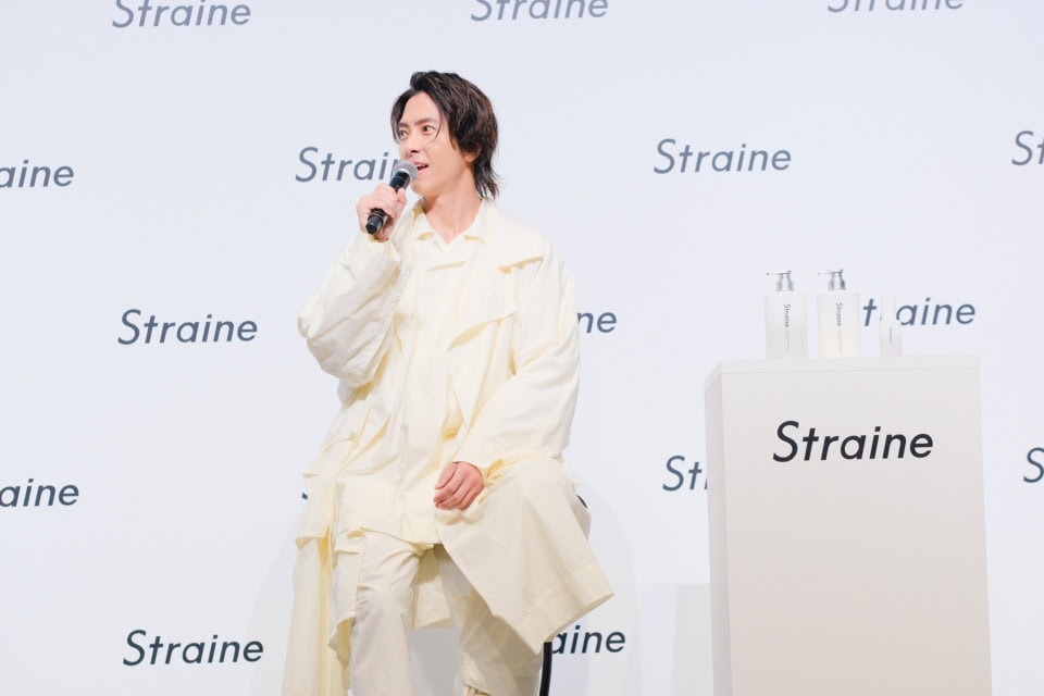Strraineブランド発表会に登壇した山下智久さん。