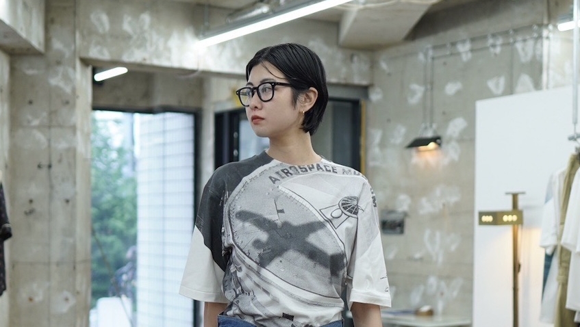 40代スナップ】Tシャツでも差がつく「デニムパンツの重ねばき」に注目