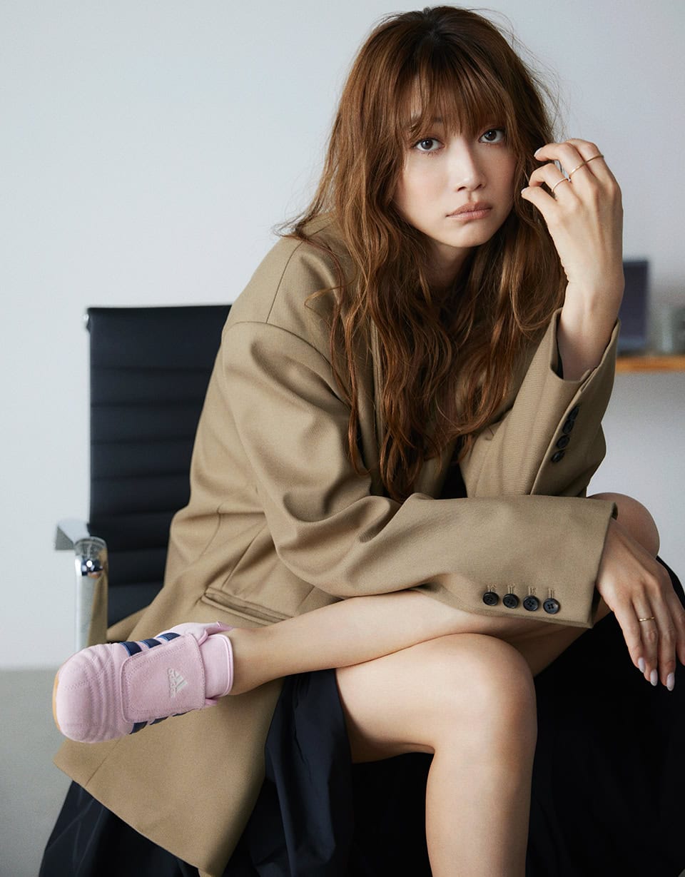 BILLY’S EXCLUSIVEadidas OriginalsTAEKWONDO

【大人のスニーカー】BILLY’S別注アディダス「テコンドー」なら、2025春夏トレンドのスポーツMIXスタイルがシックに決まる！