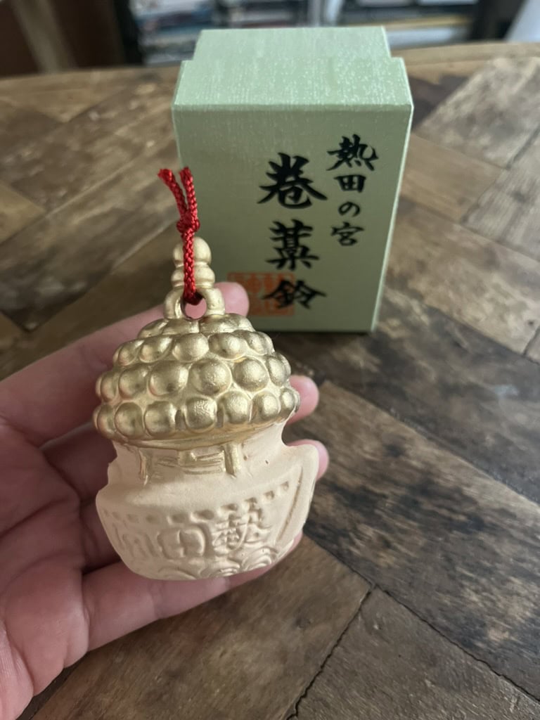 こちらが巻藁鈴。音もよくて何だか落ち着くので、たまに鳴らすようにしています