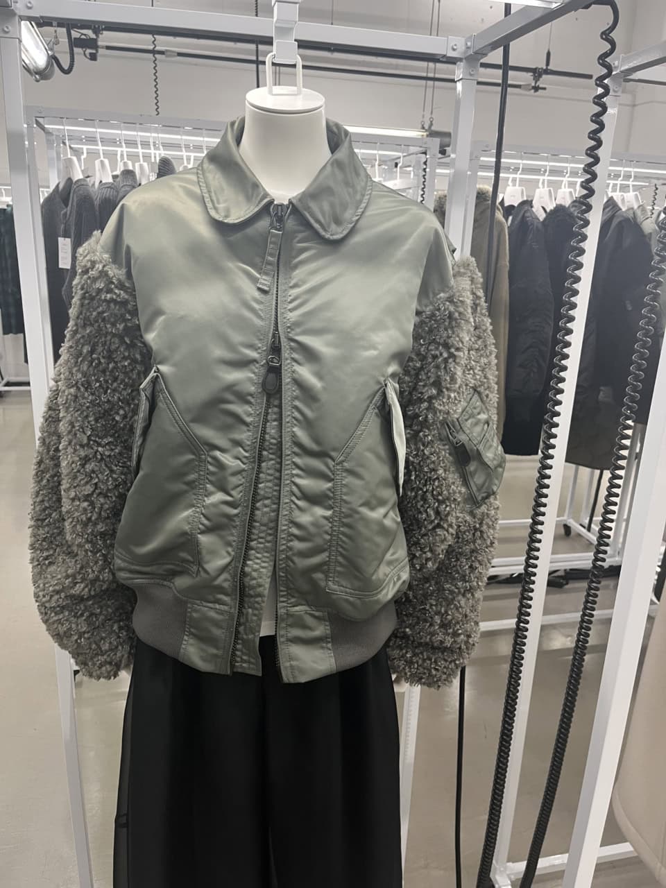 【HYKE】らしいカーキもやっぱりイイですね！ FAUX SHEARLING TYPE CWU-45/P JACKET￥94,600（HYKE）