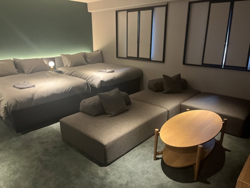 全体的に家具が低いので、圧迫感がなくて広く感じます