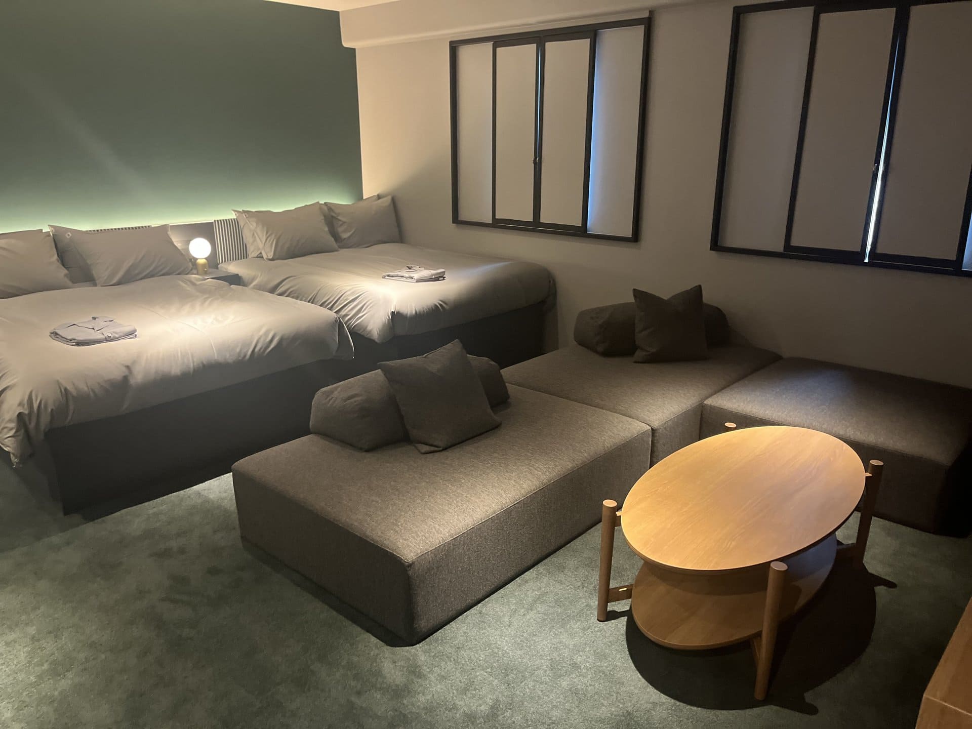 全体的に家具が低いので、圧迫感がなくて広く感じます