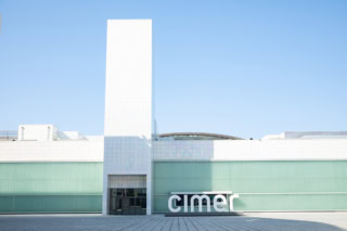 1日目　14：00■ 散策しながら【CIMER】に直行。スパで疲れを取る！ 今回宿泊するのは「ART PARADISO（アートパラディソ）」という大人向けのホテル棟です。そのすぐ近くにスパとプールが併設された「CIMER（シメール）」があるので、スーツケースを今度はアートパラディソのフロントに預け直していざ、スパへGO！ タオルもアメニティも充実しているので、手ぶらでいけばよしです。