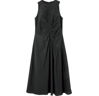 実はドレスも狙い目。ドレス¥46,200（セオリー／リンク・セオリー・ジャパン）