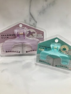 パープルと文具女子博限定カラーの２色を購入。ウンカムクリップ 小 ￥440、大 ￥660
