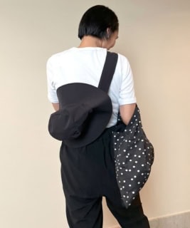 【01. COUDRE／クードル】使わないときはクロスボディにして手ぶらで持ち歩けるようになっているのも便利。