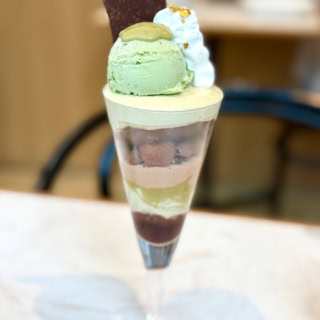 ゴディバ ドバイチョコレート パフェ ￥1,890