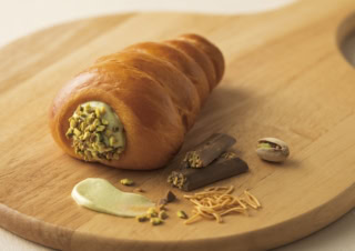ゴディパン本店限定「季節のコロネ」（ドバイチョコレート）￥507