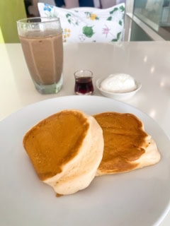 帯広の森 ￥1,000、カフェオレ（アイス） ￥450