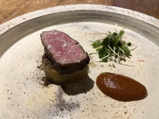 Carne madurada con mole coloradito（カルネ・マドュラーダ・コン・モレ・コロラディート）