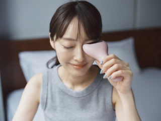 目もとをクールダウン