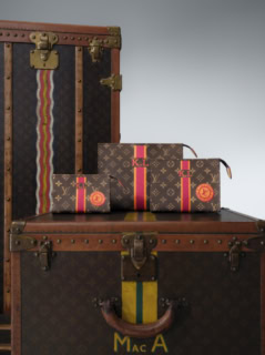 ポーチ〈トリオ・ポッシュ・トワレ〉 モン・モノグラム＞［小： H10×W15×D4cm、中： H15×W19×D6cm、大： H20×W25×D5.5cm］￥254,100（全てルイ・ヴィトン／ルイ・ヴィトン クライアントサービス）